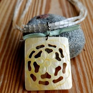 J. Jill flower petal arved mother of pearl necklac